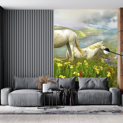 Лошади у цветочного озера